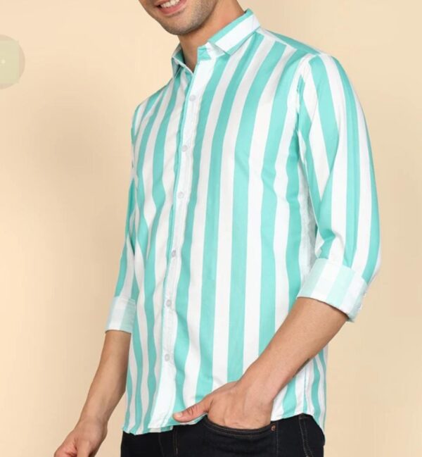 Men Regular Fit Striped Spread Collar Casual Shirt